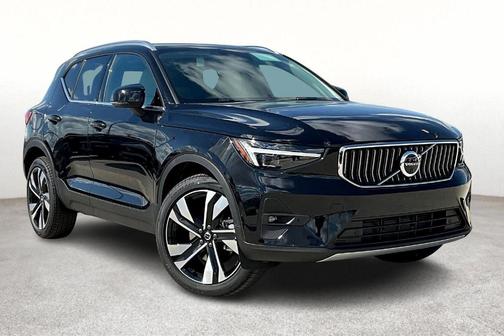2025 Volvo XC40 B5 Ultra Bright Theme