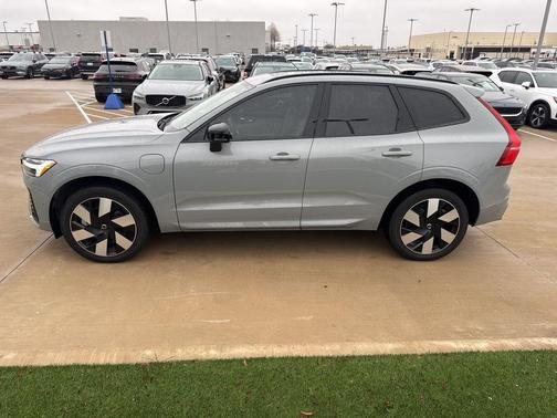 2025 Volvo XC60 Plug-In Hybrid T8 Plus