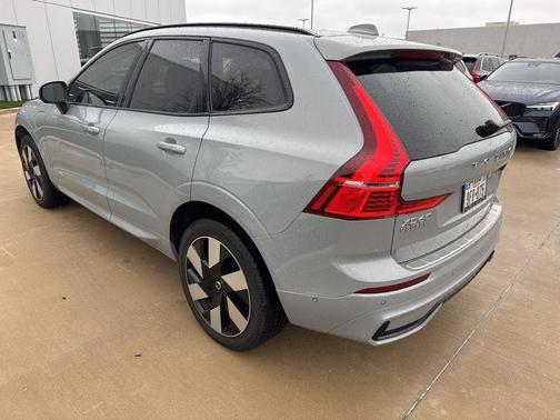 2025 Volvo XC60 Plug-In Hybrid T8 Plus