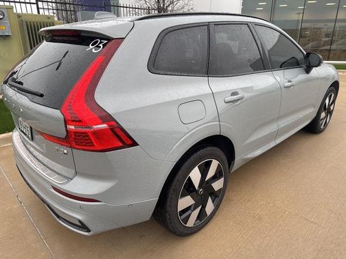 2025 Volvo XC60 Plug-In Hybrid T8 Plus