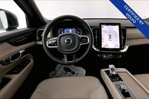 2025 Volvo XC90 B5 Plus