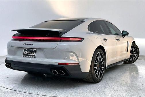 2025 Porsche Panamera 4