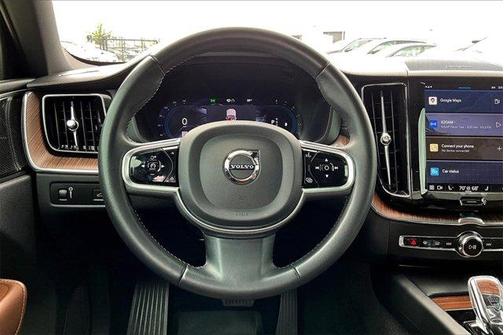2022 Volvo XC60 B5 Inscription
