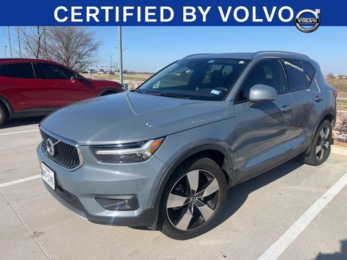 2021 Volvo XC40 T4 Momentum