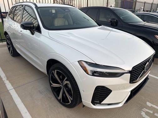 2025 Volvo XC60 B5 Ultra
