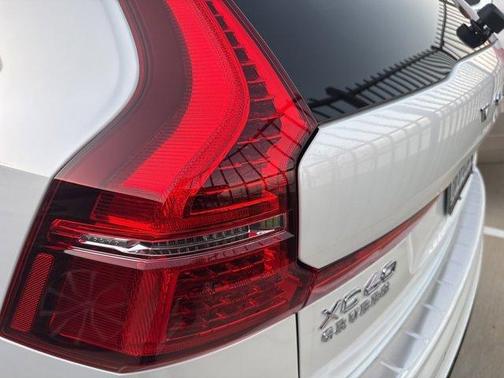 2025 Volvo XC60 B5 Ultra