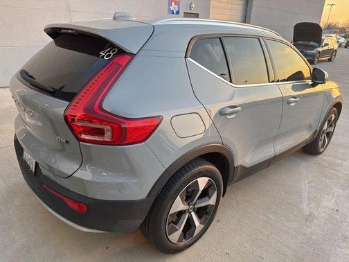 2025 Volvo XC40 B5 Plus Bright Theme