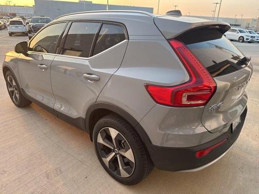 2025 Volvo XC40 B5 Plus Bright Theme