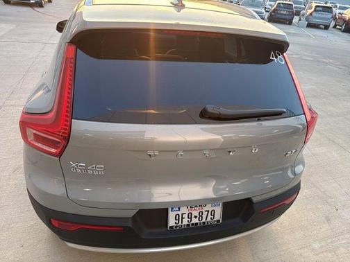2025 Volvo XC40 B5 Plus Bright Theme