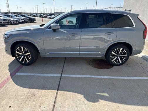 2025 Volvo XC90 B6 Core 7 Passenger