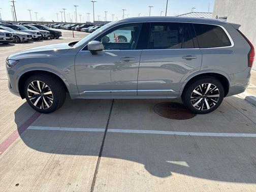 2025 Volvo XC90 B6 Core