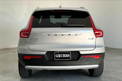 2025 Volvo XC40 B5 Core Bright Theme