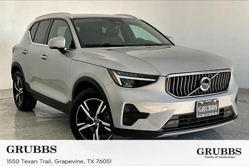 2025 Volvo XC40 B5 Core Bright Theme