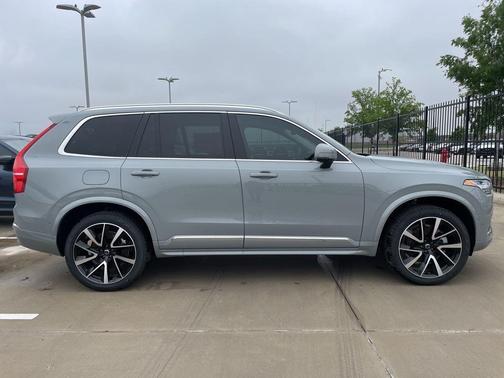 2025 Volvo XC90 B6 Plus 7-Seater