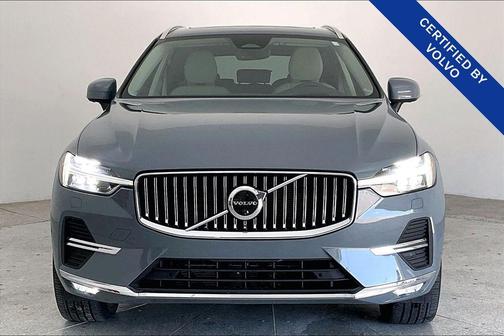 2023 Volvo XC60 B5 Ultimate Bright Theme
