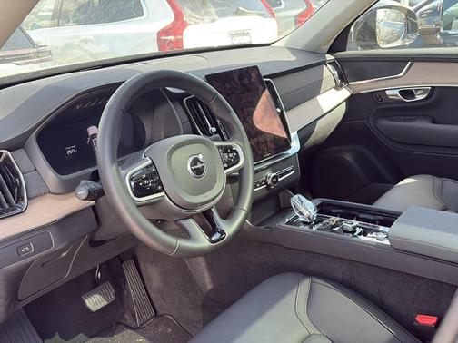 2025 Volvo XC90 B6 Plus 7-Seater