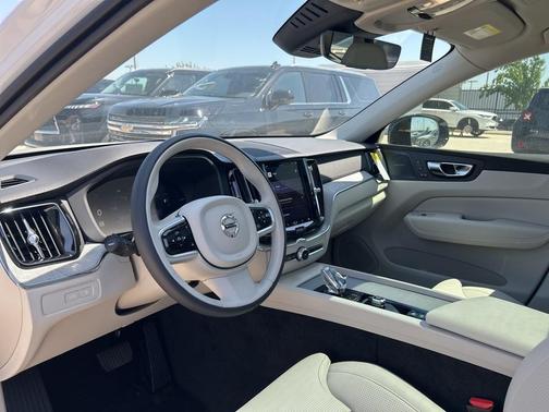 2025 Volvo XC60 Plug-In Hybrid T8 Ultra