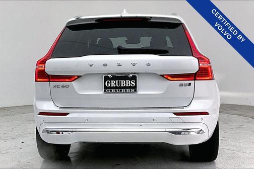 2023 Volvo XC60 B5 Ultimate Bright Theme