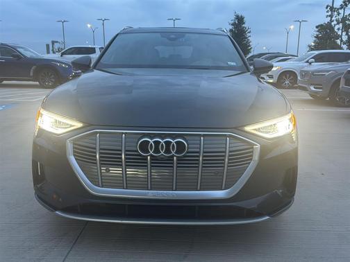 2019 Audi e-tron Premium Plus
