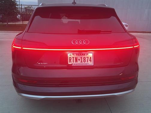 2019 Audi e-tron Premium Plus