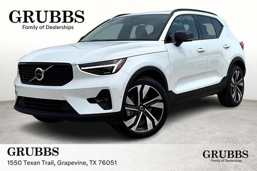 2025 Volvo XC40 B5 Plus Dark Theme