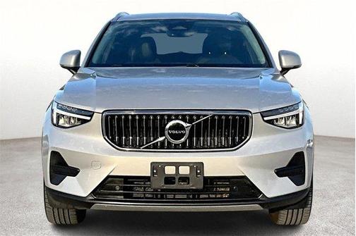 2024 Volvo XC40 CORE THEME
