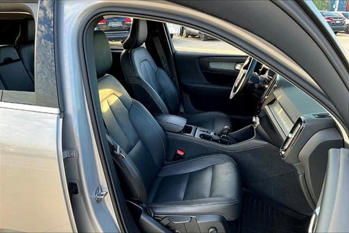 2024 Volvo XC40 CORE THEME