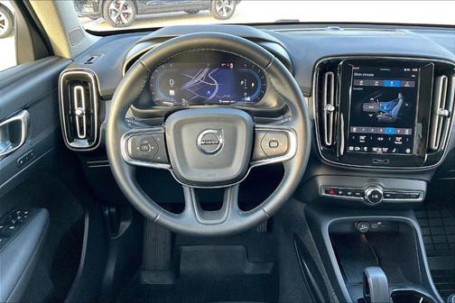 2024 Volvo XC40 CORE THEME