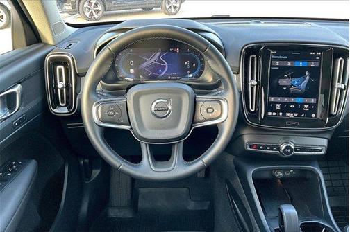 2024 Volvo XC40 CORE THEME
