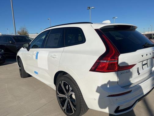 2025 Volvo XC60 B5 Ultra