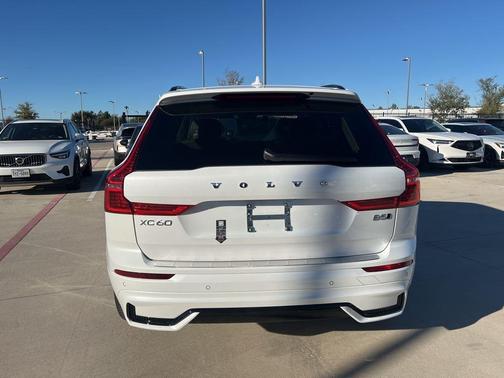 2025 Volvo XC60 B5 Ultra