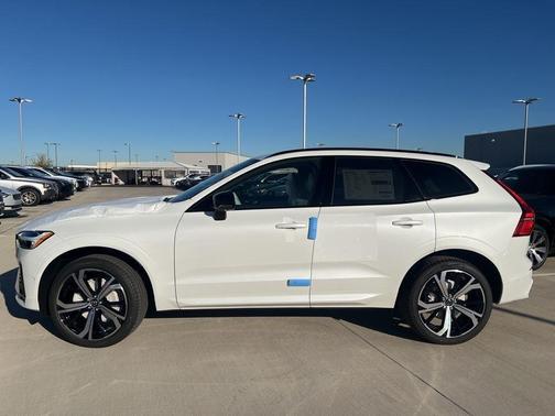 2025 Volvo XC60 B5 Ultra