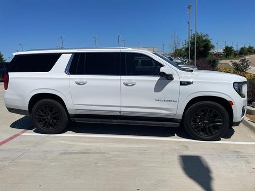 2022 GMC Yukon XL SLT