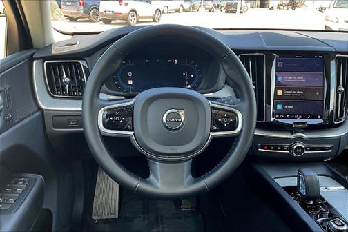 2025 Volvo XC60 B5 Plus