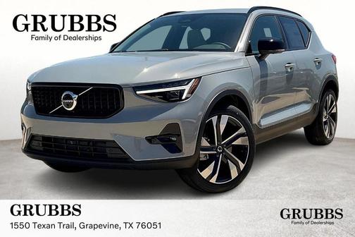 2025 Volvo XC40 B5 Ultra Dark Theme