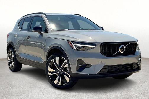 2025 Volvo XC40 B5 Ultra Dark Theme