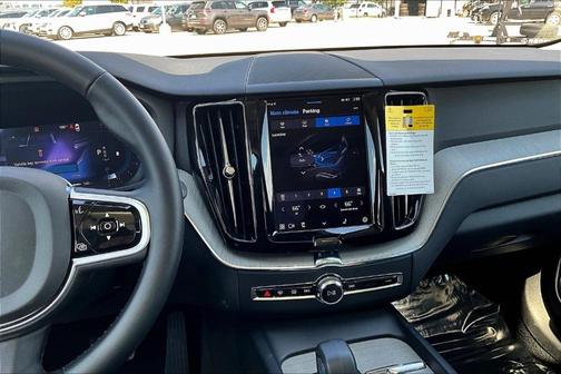 2025 Volvo XC60 B5 Plus