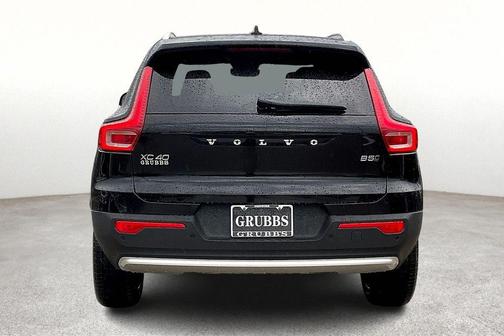 2025 Volvo XC40 B5 Ultra Bright Theme