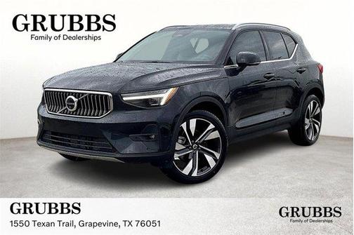 2025 Volvo XC40 B5 Ultra Bright Theme
