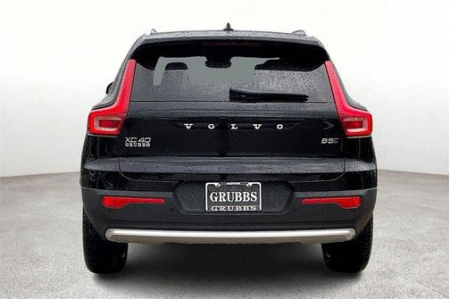 2025 Volvo XC40 B5 Ultra Bright Theme