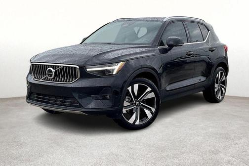 2025 Volvo XC40 B5 Ultra Bright Theme