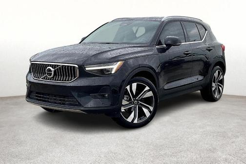 2025 Volvo XC40 B5 Ultra Bright Theme