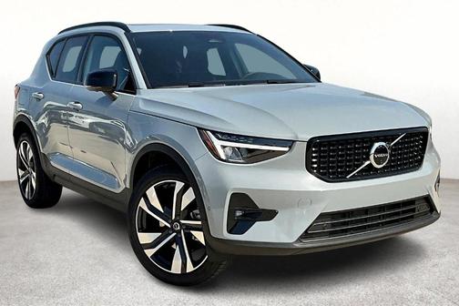2026 Volvo XC40 B4 Plus