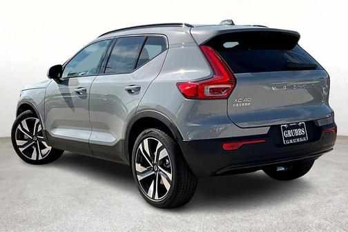 2026 Volvo XC40 B4 Plus