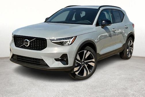 2026 Volvo XC40 B4 Plus