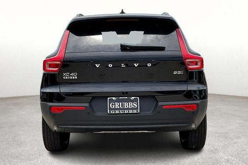 2026 Volvo XC40 B5 Ultra