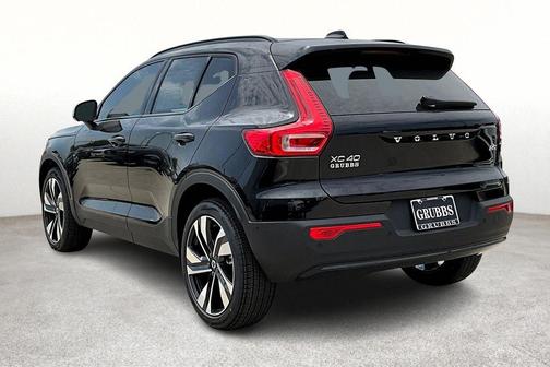 2026 Volvo XC40 B5 Ultra