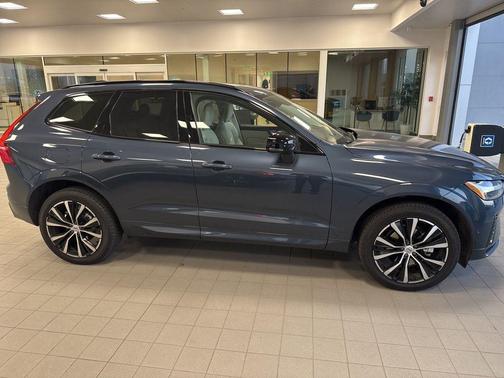 2025 Volvo XC60 B5 Plus
