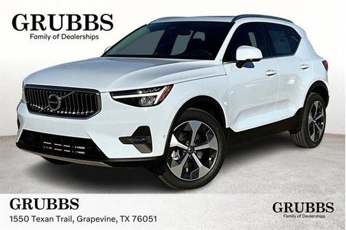 2025 Volvo XC40 B5 Plus Bright Theme