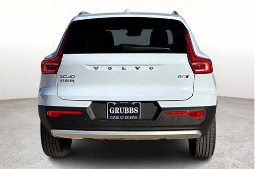 2025 Volvo XC40 B5 Plus Bright Theme